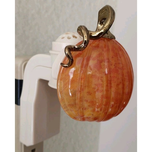 Bath Body Works Wallflower Plug In Pumpkin Night Light Holiday Thanksgiving Fall - Picture 4 of 8